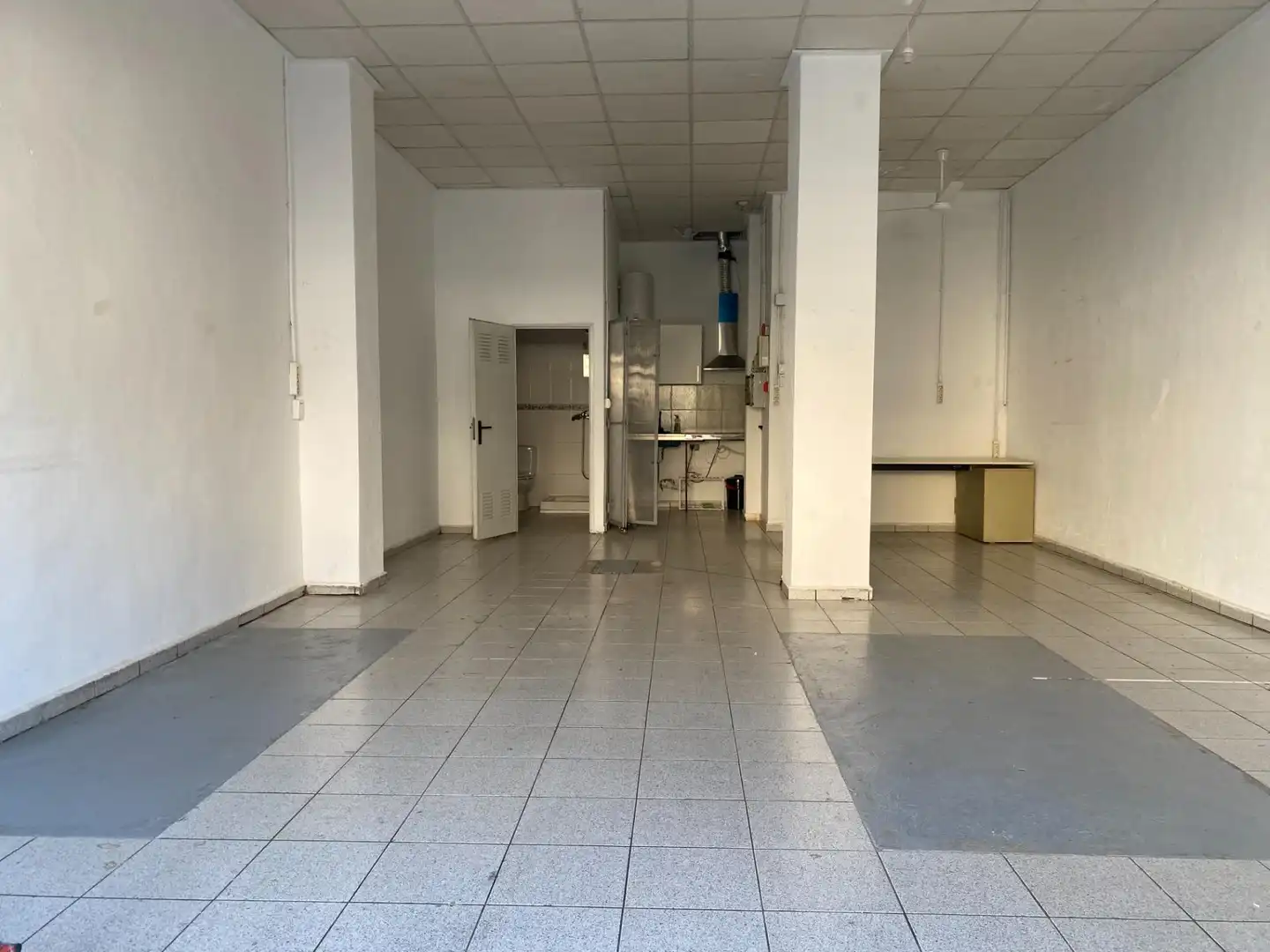 Local commercial à vendre à Calle de los Hermanos Rodríguez, imagen 2