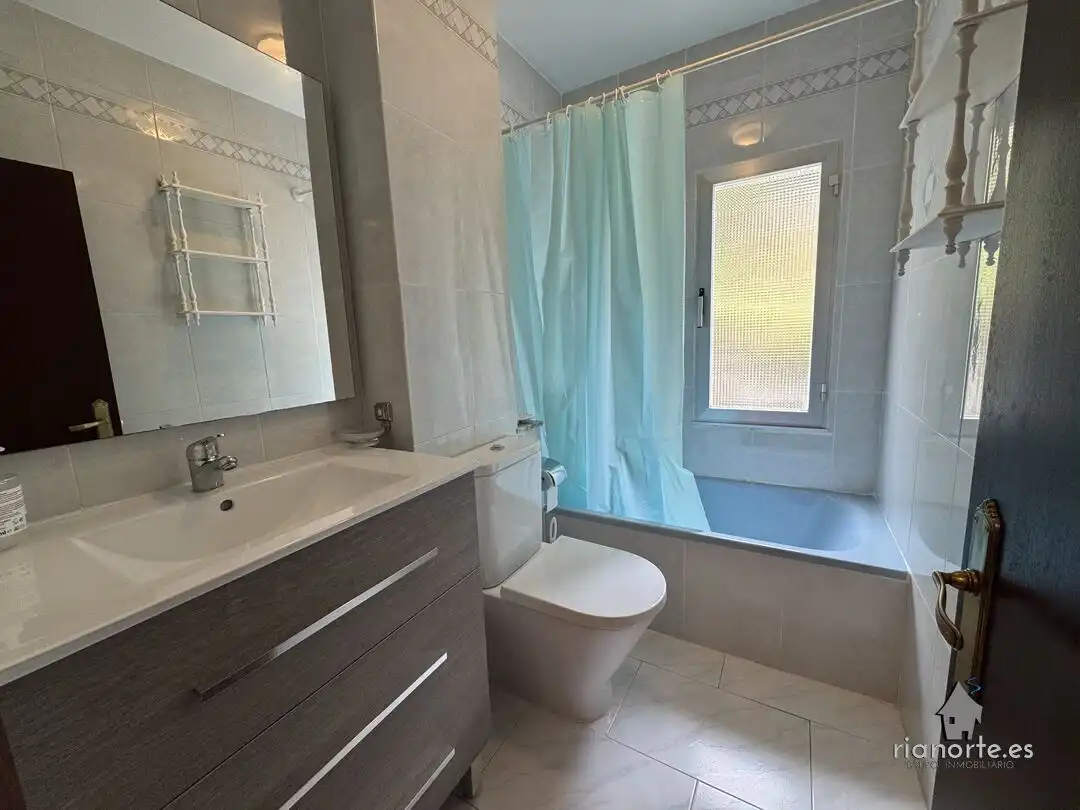 Baño de Piso en venta en Ribadesella con Calefacción