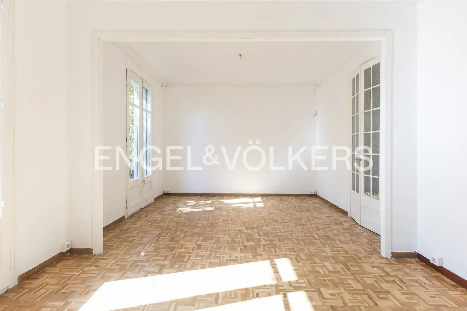 Sala d'estar de Pis en venda en Barcelona amb Calefacció, Parquet i Balcó