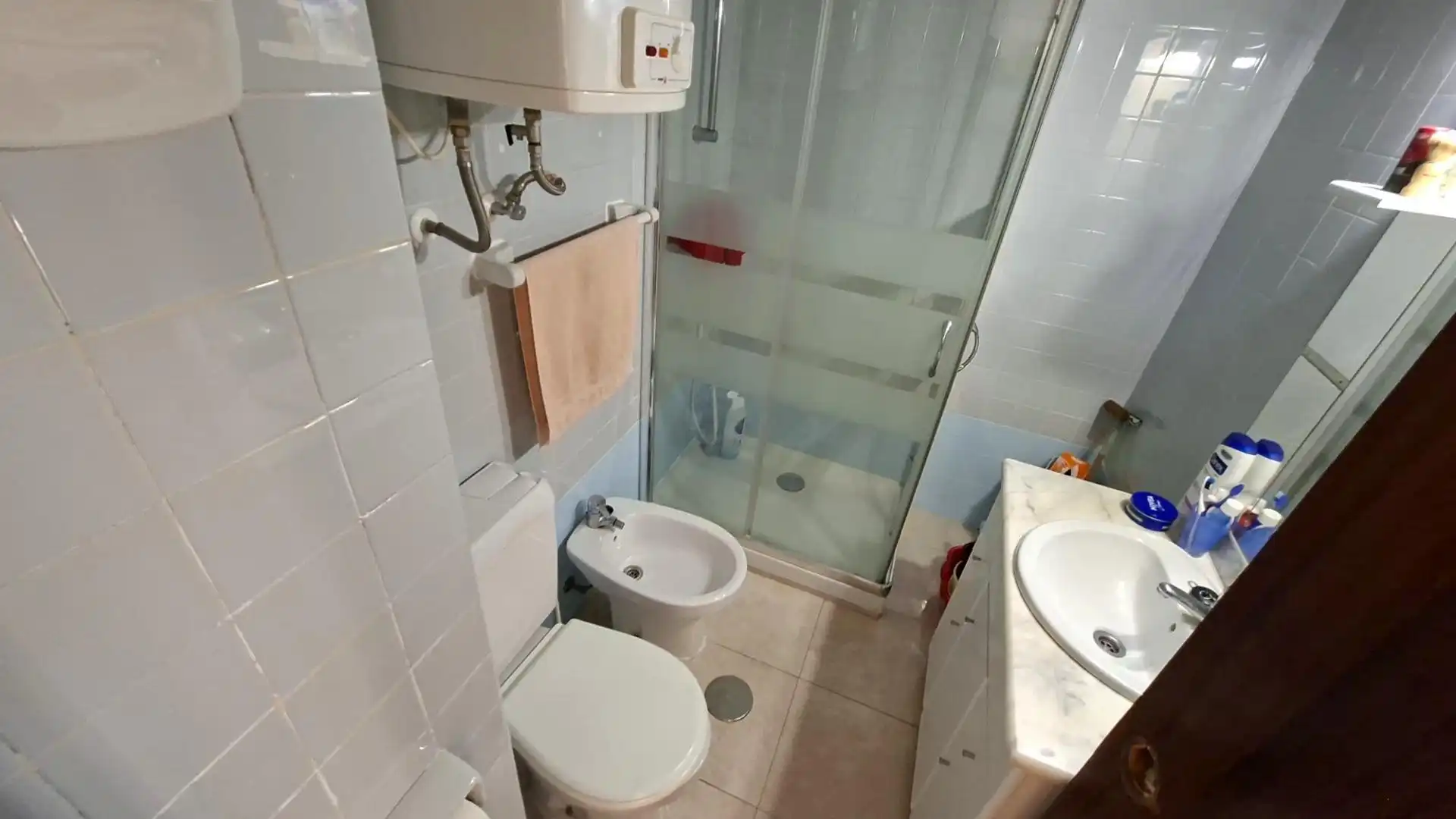Baño de Apartamento en venta en Benidorm con Jardín privado, Amueblado y Piscina comunitaria
