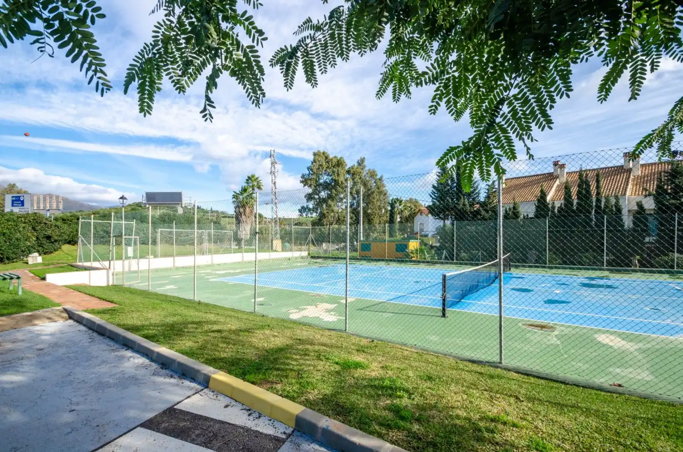 Piscina de Àtic en venda en Estepona amb Aire condicionat, Jardí privat i Terrassa