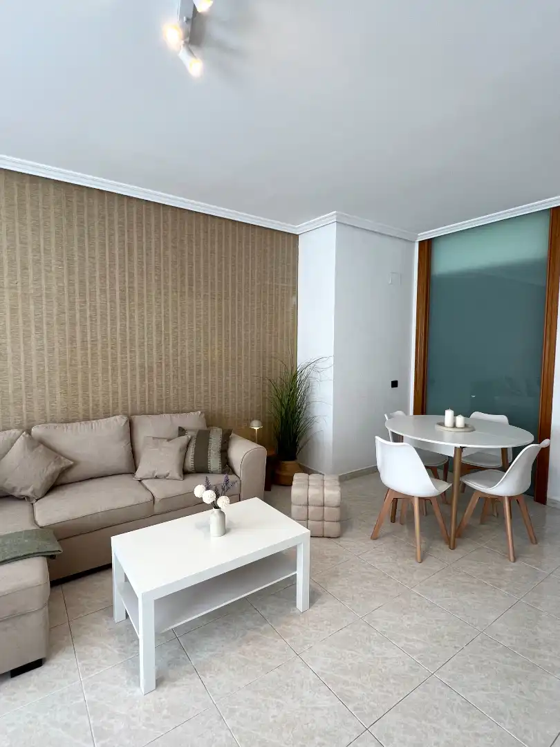 Apartamento de alquiler en Plaça del Bisbe Pont i Gol, Zona Avenida del Mar