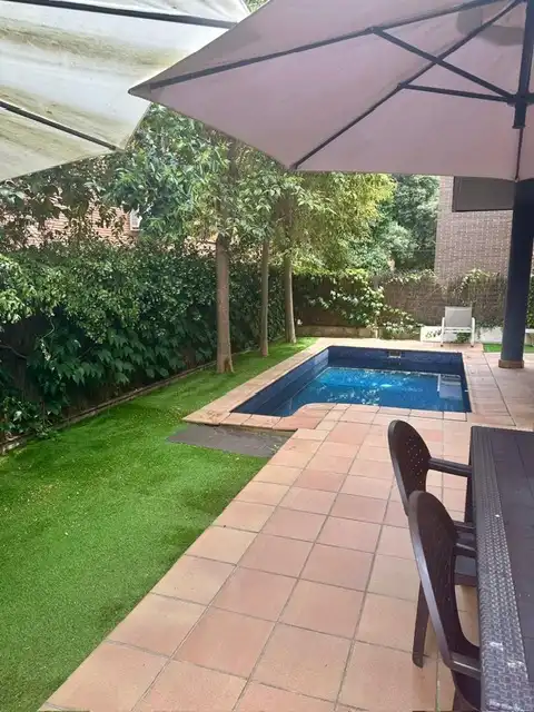 Piscina de Planta baja de alquiler en Sant Cugat del Vallès con Calefacción, Jardín privado y Parquet