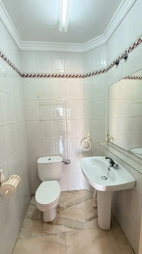 Badezimmer von Dachboden zum Verkauf in Vélez-Málaga mit Terrasse, Möbliert und Ofen