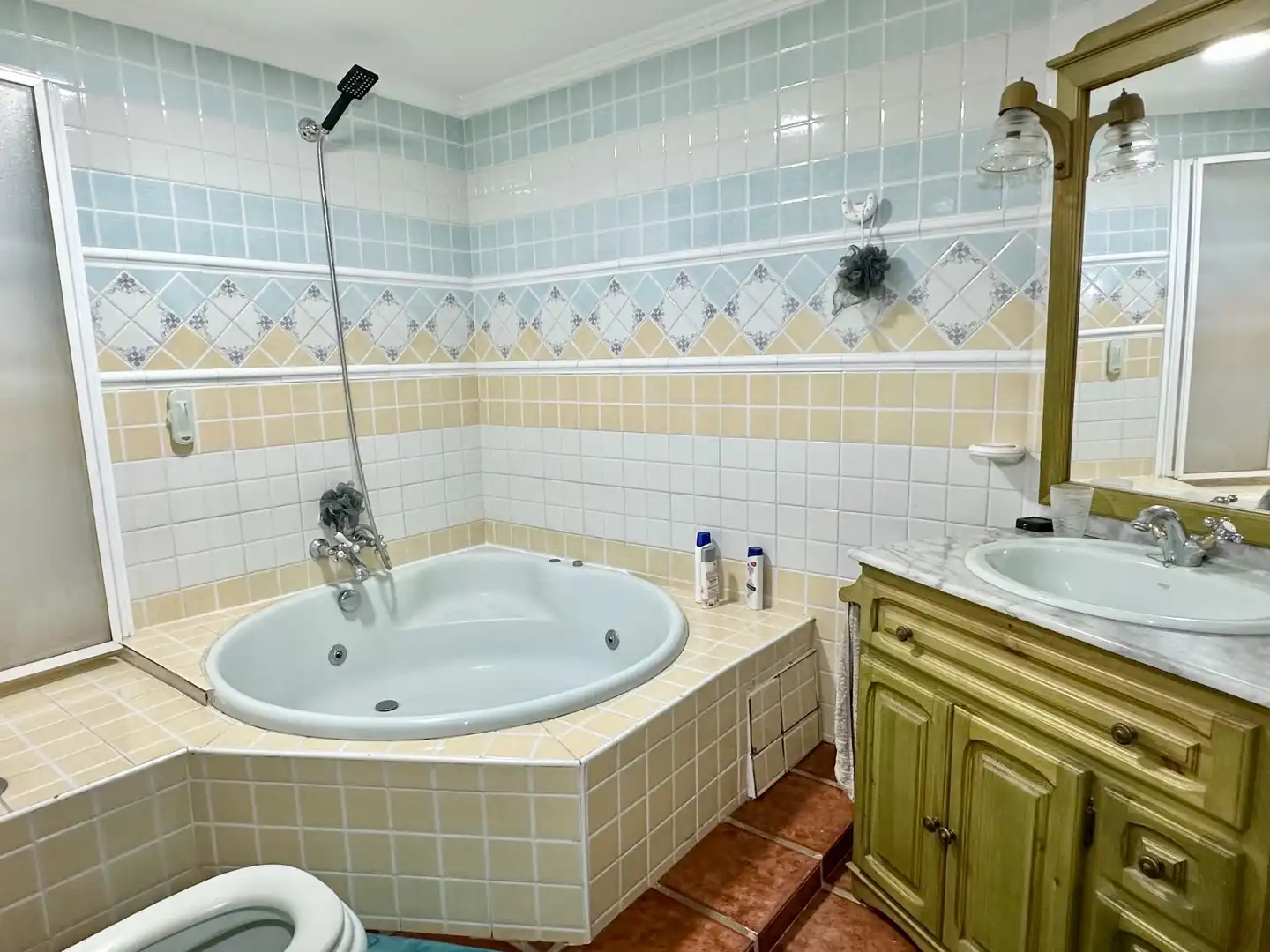 Baño de Apartamento de alquiler en Fuengirola con Aire acondicionado y Terraza