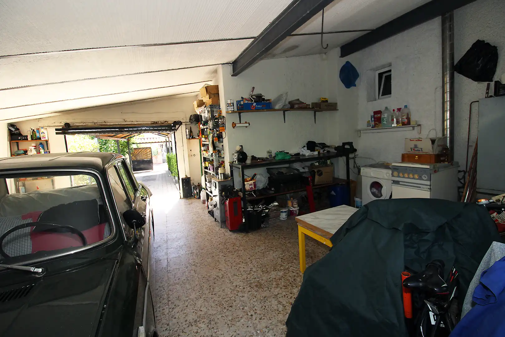 Parkplatz von Einfamilien-Reihenhaus zum Verkauf in Torremocha de Jarama mit Heizung, Privatgarten und Internet