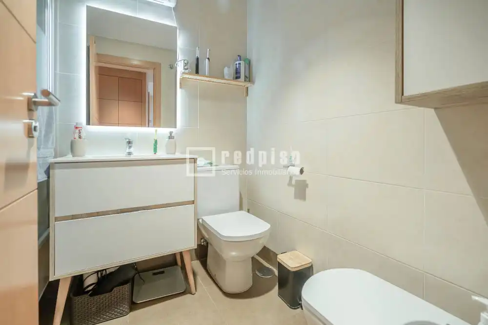 Bathroom of Flat for rent in Getafe  with Air Conditioner, Heating and Private garden
