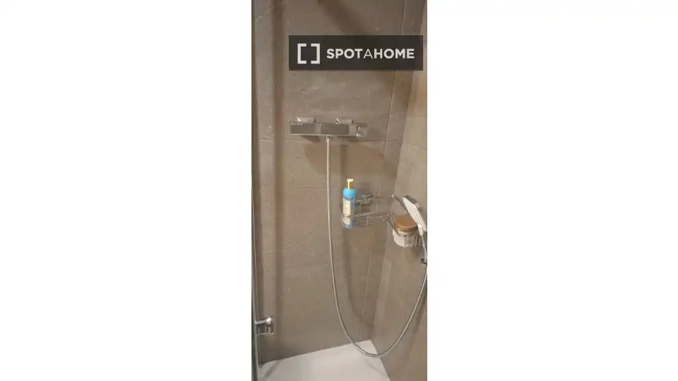 Badezimmer von Wohnung zur Miete in Rubí mit Klimaanlage, Heizung und Möbliert
