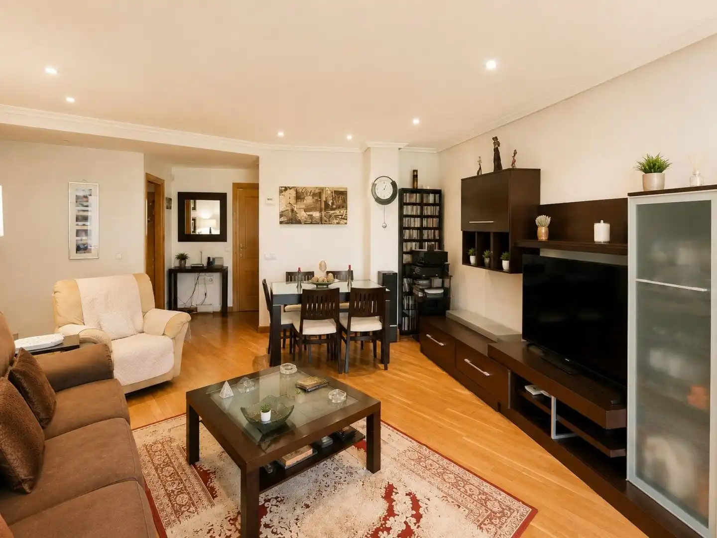 Sala de estar de Piso en venta en Majadahonda con Calefacción, Terraza y Piscina comunitaria