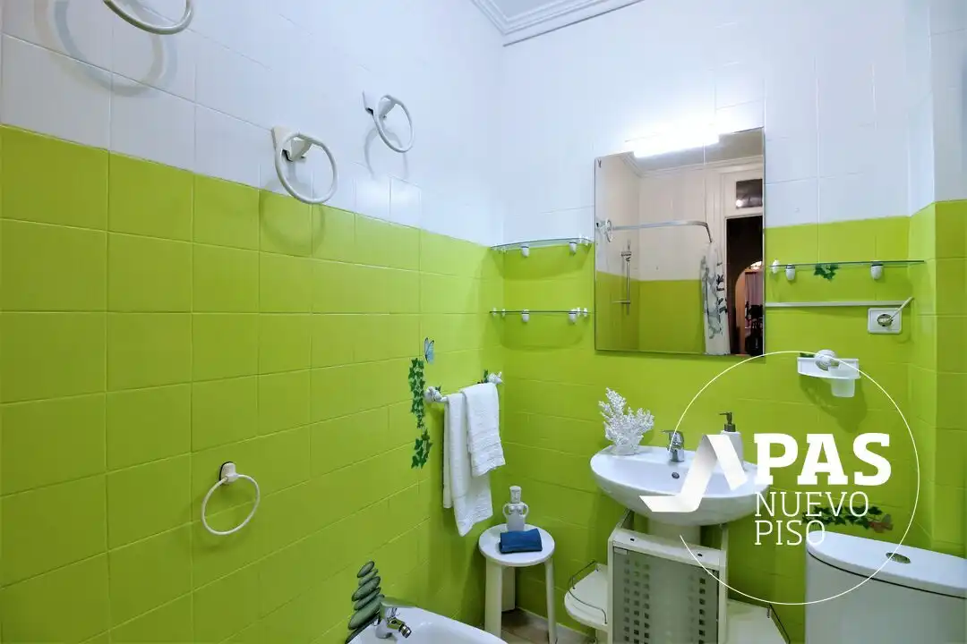 Badezimmer von Wohnung zum Verkauf in Santander