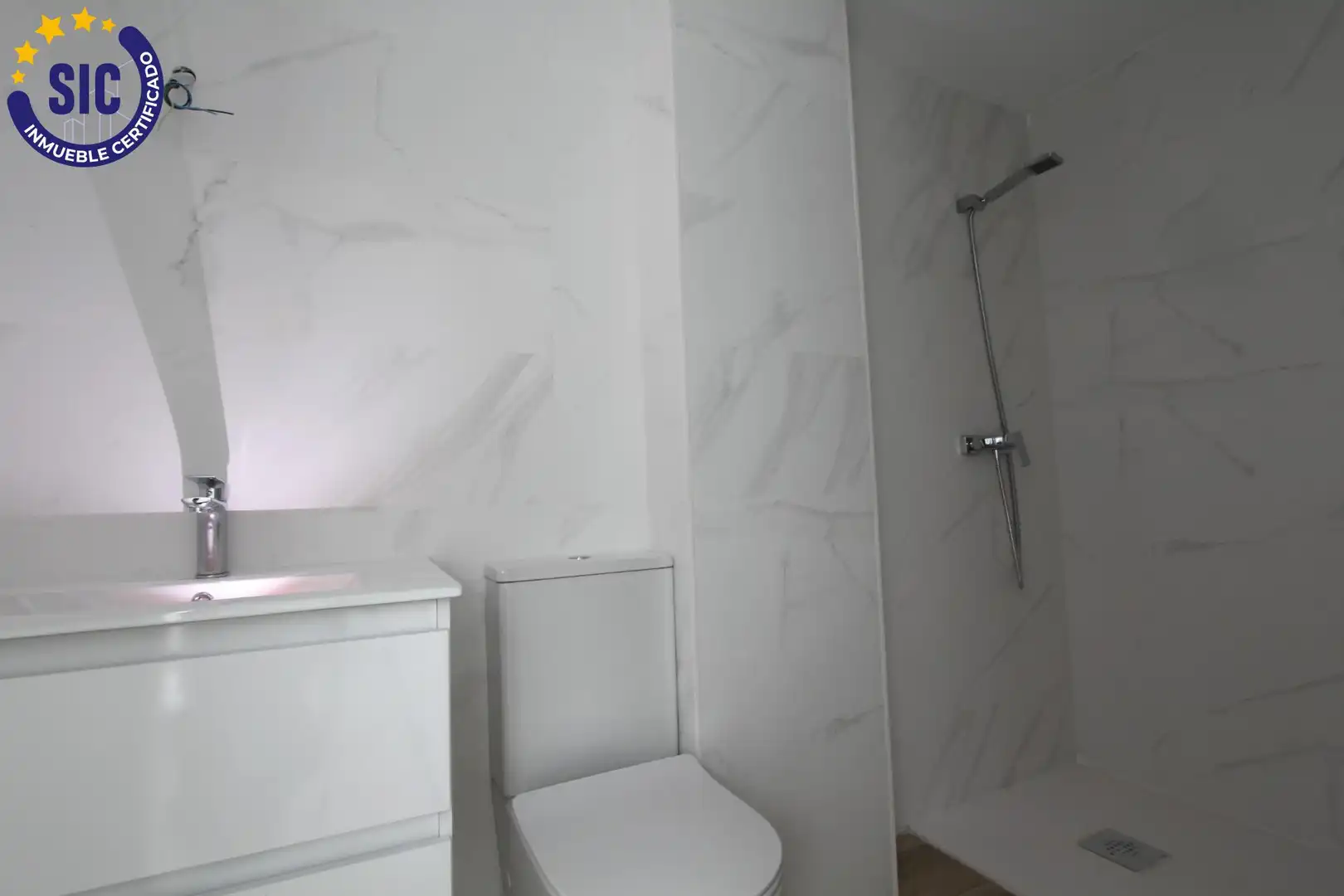 Baño de Piso en venta en Paterna con Aire acondicionado, Calefacción y Terraza
