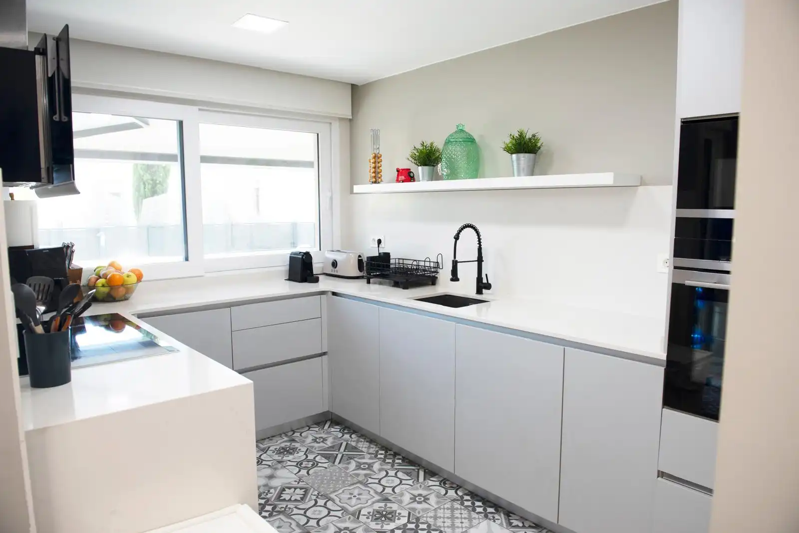 Cocina de Casa o chalet en venta en Alella con Aire acondicionado, Calefacción y Jardín privado
