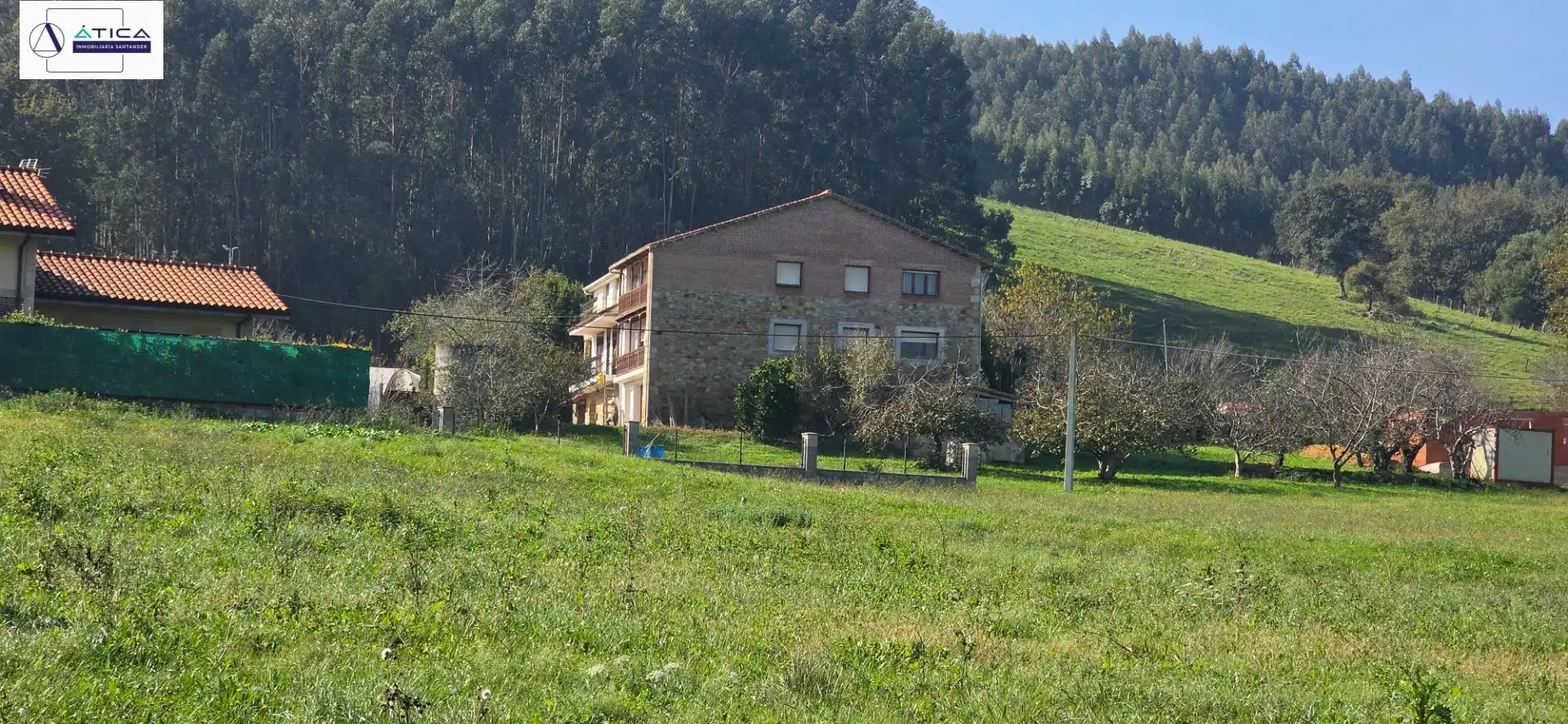 Vista exterior de Finca rústica en venda en Bárcena de Cicero amb Jardí privat i Moblat