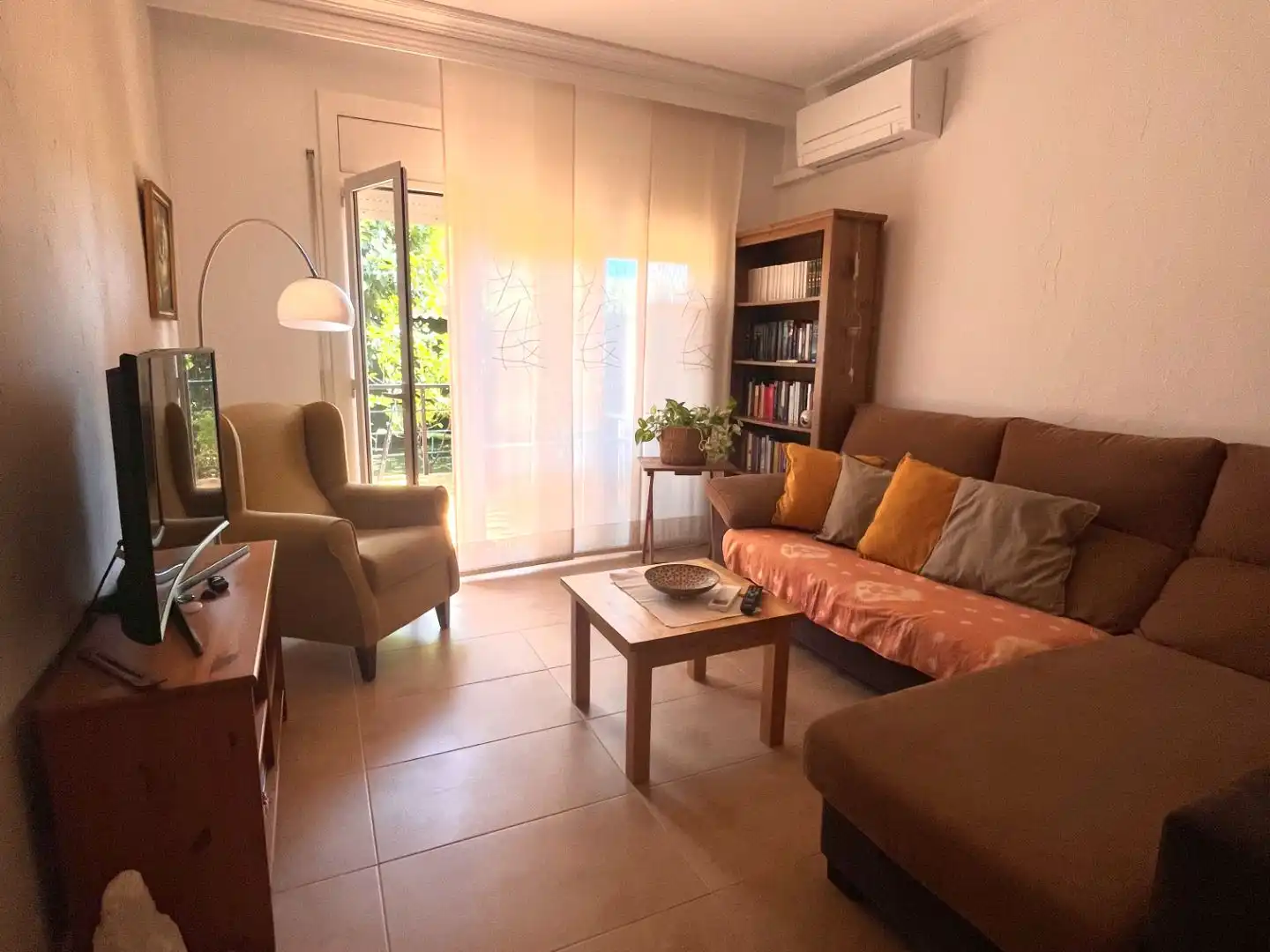 Sala d'estar de Casa o xalet en venda en Figueres amb Aire condicionat, Terrassa i Balcó