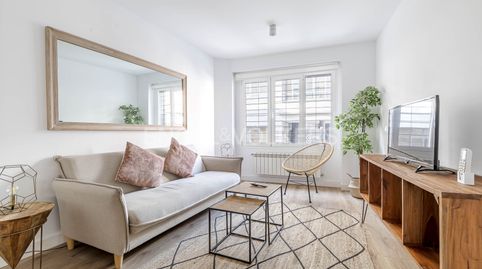 Foto 2 de Apartamento de alquiler en Castillejos - Cuzco, Madrid Capital