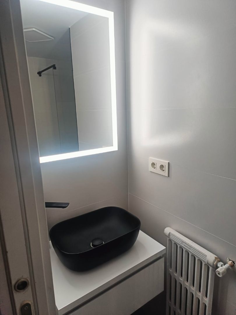 Bathroom of Flat to rent in  Zaragoza Capital  with Heating, Parquet flooring and Furnished