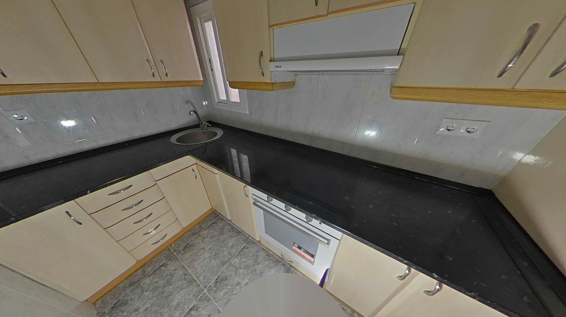 Kitchen of Flat for sale in L'Hospitalet de Llobregat  with Balcony