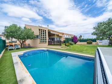 Casa con piscina en venta en Poble