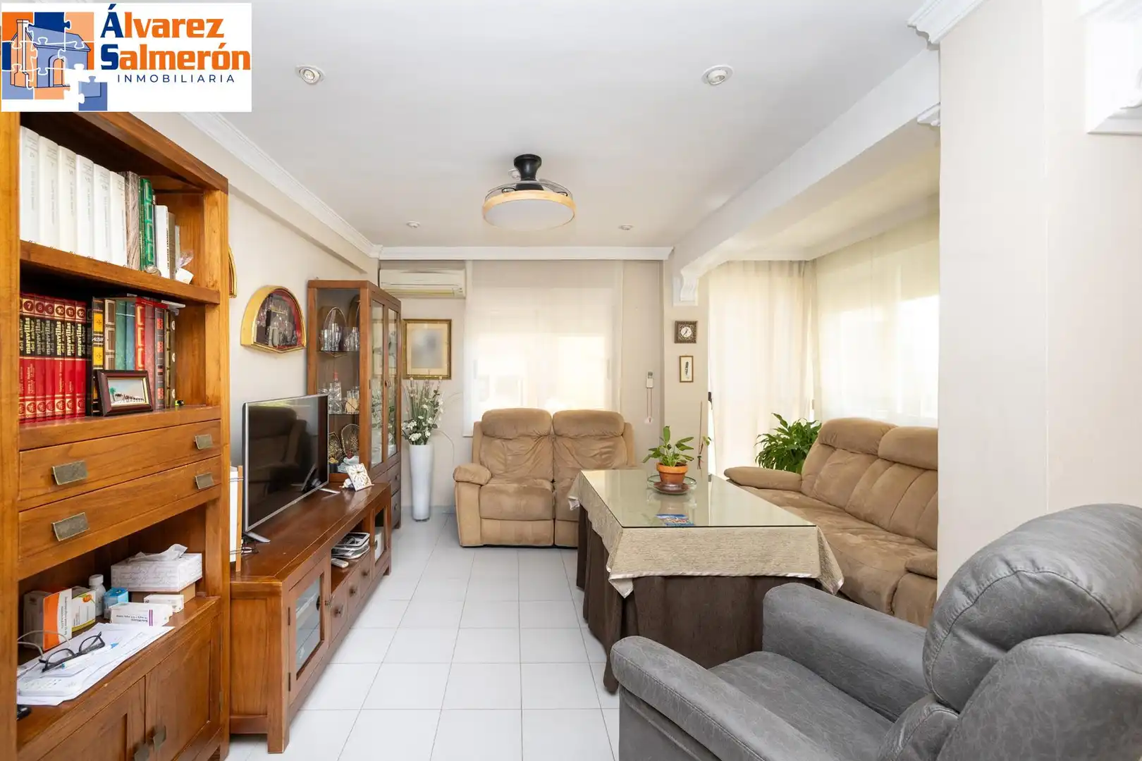 Living room of Flat for sale in Granada  with Balcony