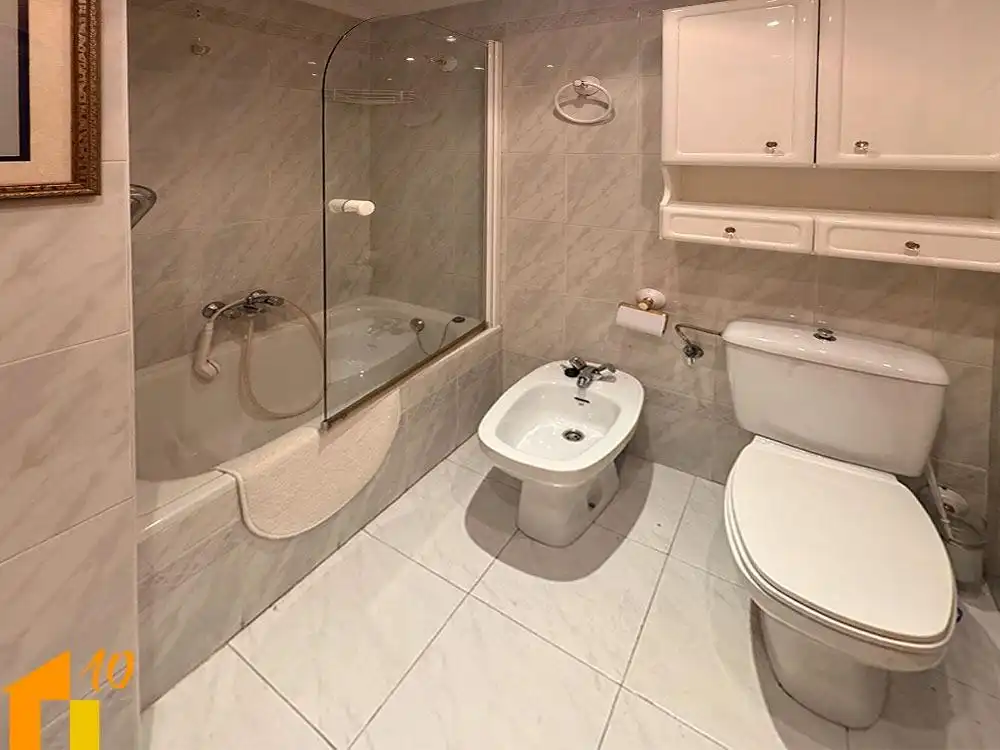 Baño de Apartamento en venta en Burgos con Calefacción y Trastero