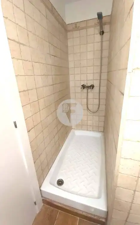 Badezimmer von Dachboden zum Verkauf in Rubí mit Terrasse
