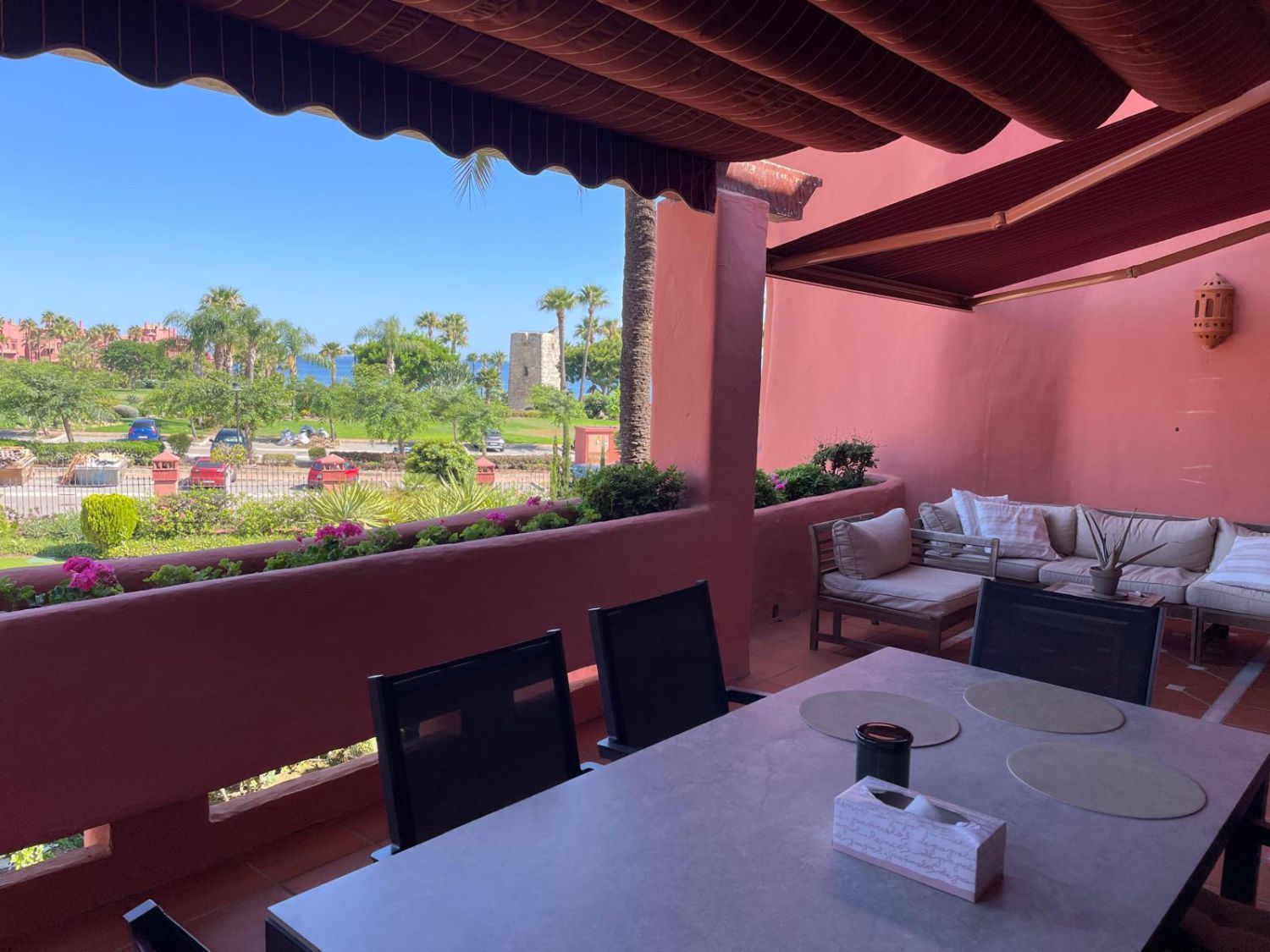 Terrassa de Apartament de lloguer en Estepona amb Terrassa i Piscina comunitària