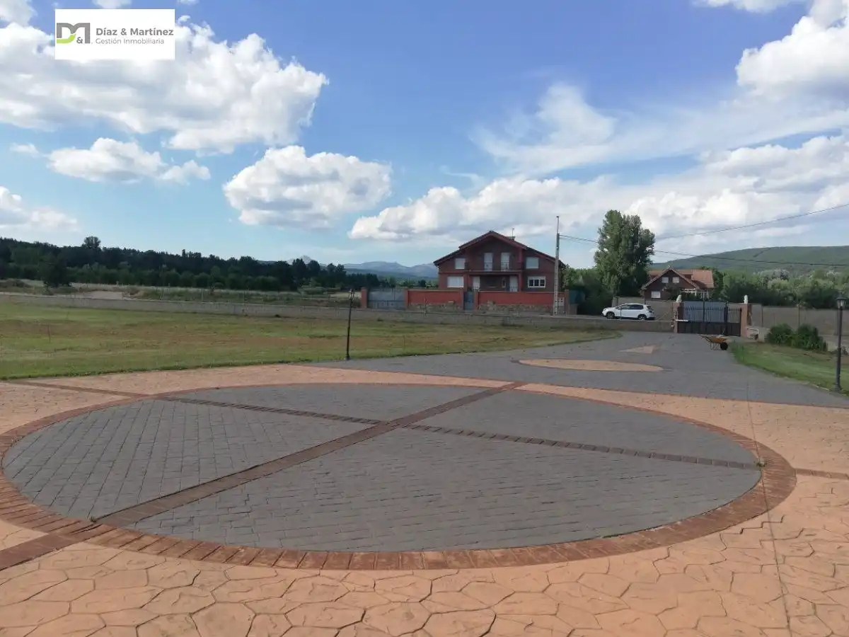 Parking de Casa o chalet en venta en Santa Colomba de Curueño con Jardín privado, Parquet y Terraza