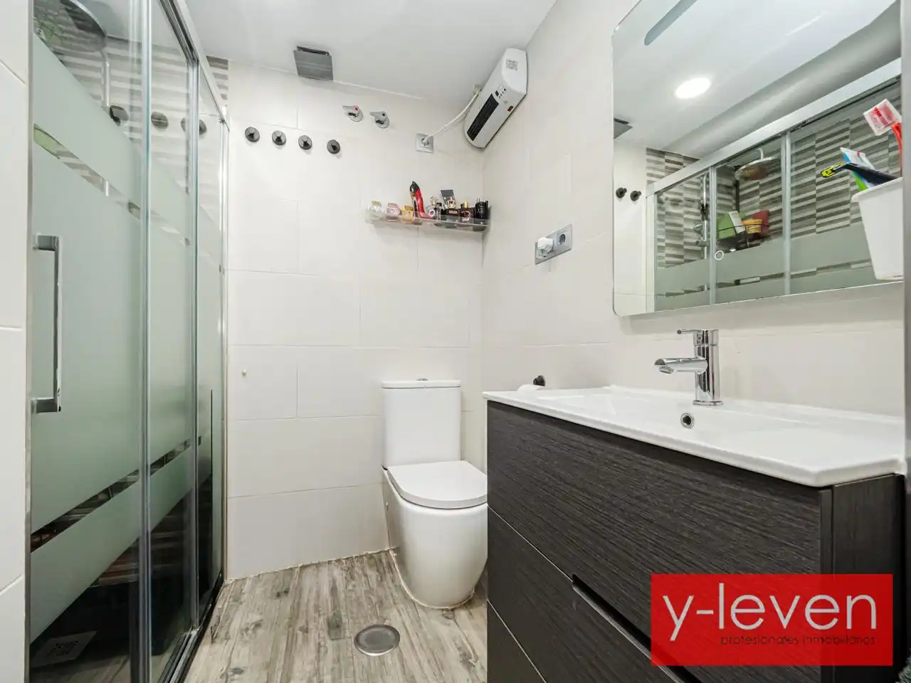 Bathroom of Flat for sale in Málaga  with Air Conditioner