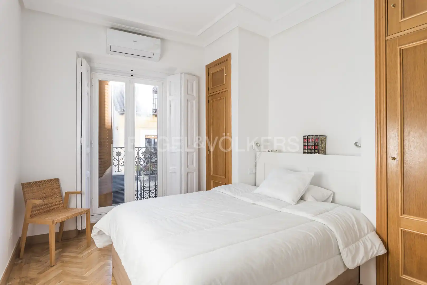 Bedroom of Flat for rent in Madrid  with Air Conditioner, Heating and Parquet flooring