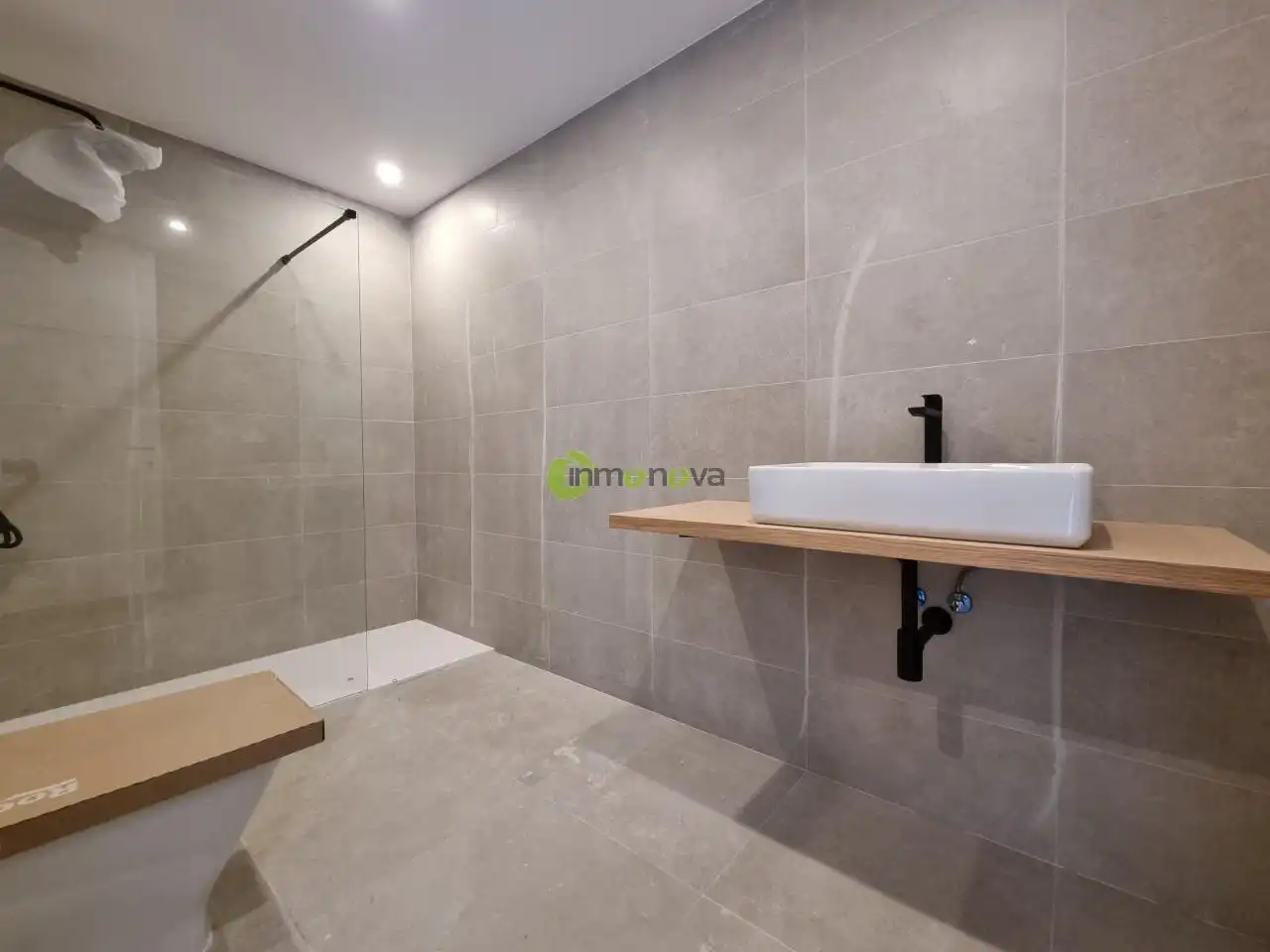 Baño de Casa adosada en venta en Nigrán con Calefacción, Jardín privado y Terraza