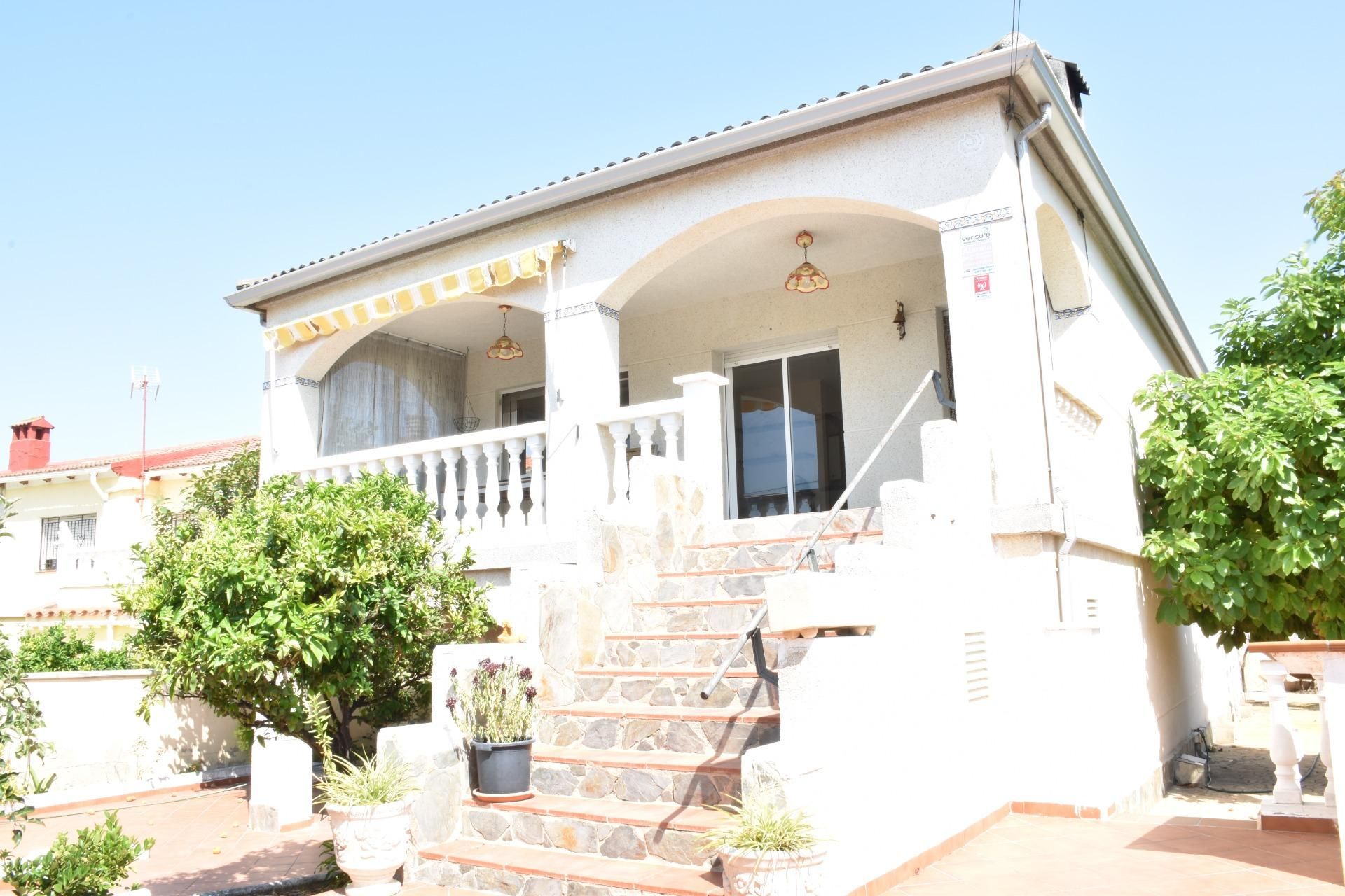 Exterior view of House or chalet for sale in El Vendrell  with Heating, Private garden and Terrace