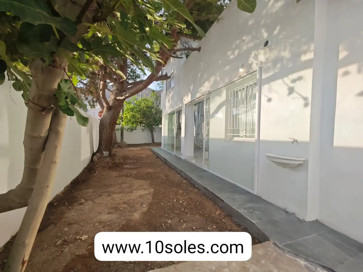 Vista exterior de Casa o xalet en venda en Orihuela amb Jardí privat i Terrassa