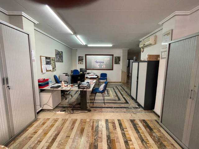 Local comercial en Venta en Barrio de Benicalap