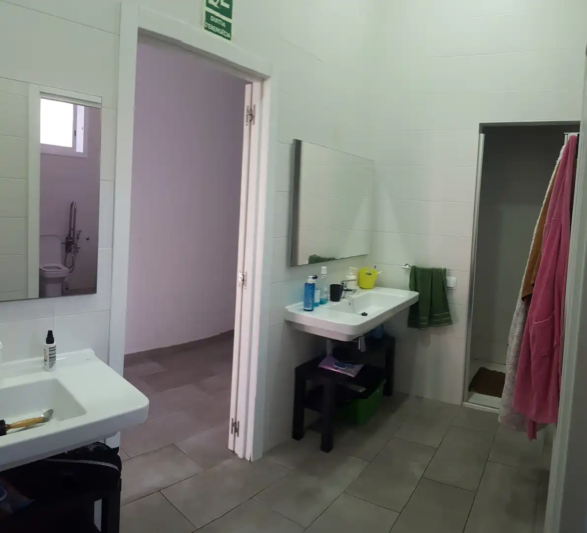 Bathroom of Ground floor for sale in Badalona  with Air Conditioner, Heating and Parquet flooring