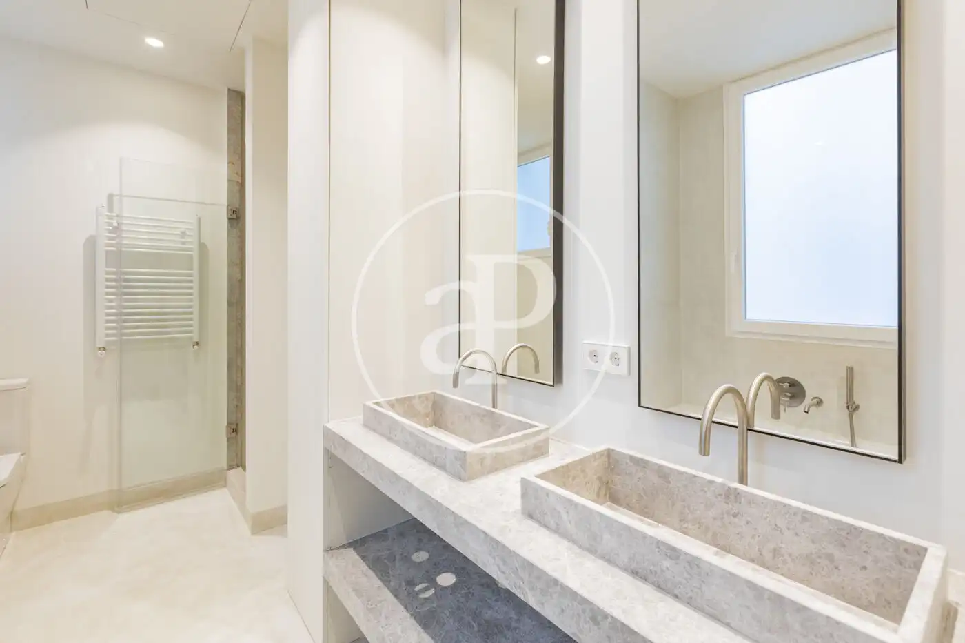 Badezimmer von Wohnung zur Miete in Madrid mit Klimaanlage, Heizung und Möbliert