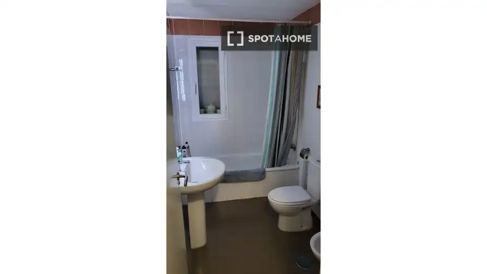 Habitació a La Calzada - La Florida