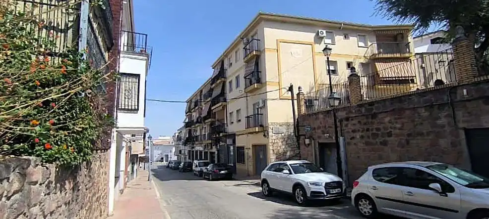 Außenansicht von Wohnung zum Verkauf in Mengíbar mit Klimaanlage, Terrasse und Möbliert