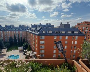 Exterior view of Attic for sale in  Madrid Capital  with Air Conditioner, Heating and Private garden