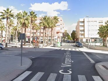 Apartamento con balcón en venta en Virgen del Remedio 92