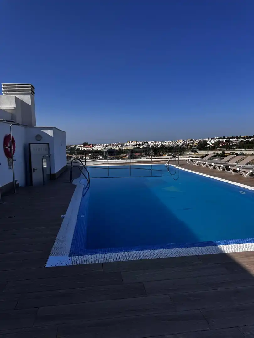 Schwimmbecken von Wohnungen zur Miete in Marbella mit Klimaanlage, Heizung und Terrasse