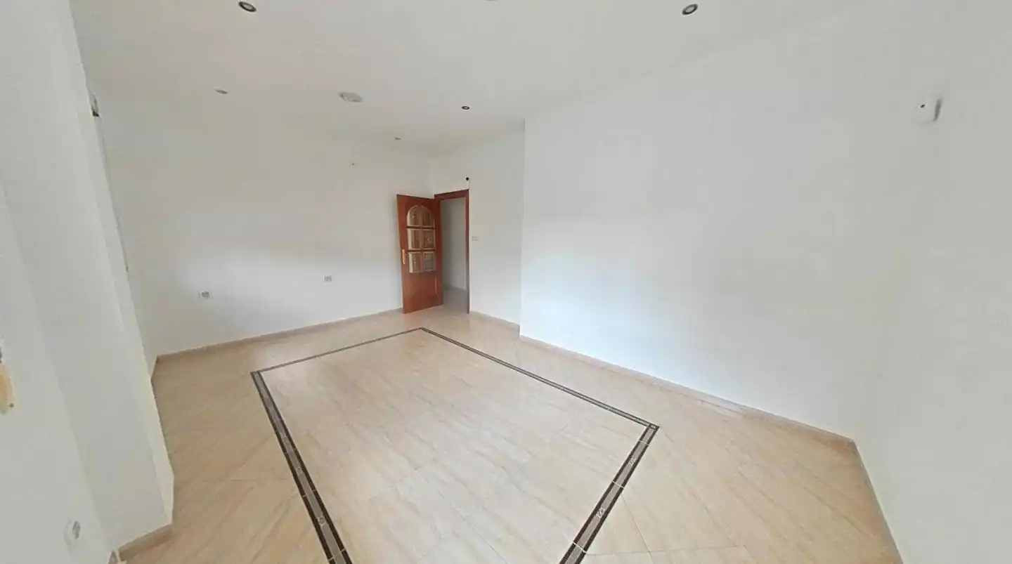 Planta baja en venta en Huelma