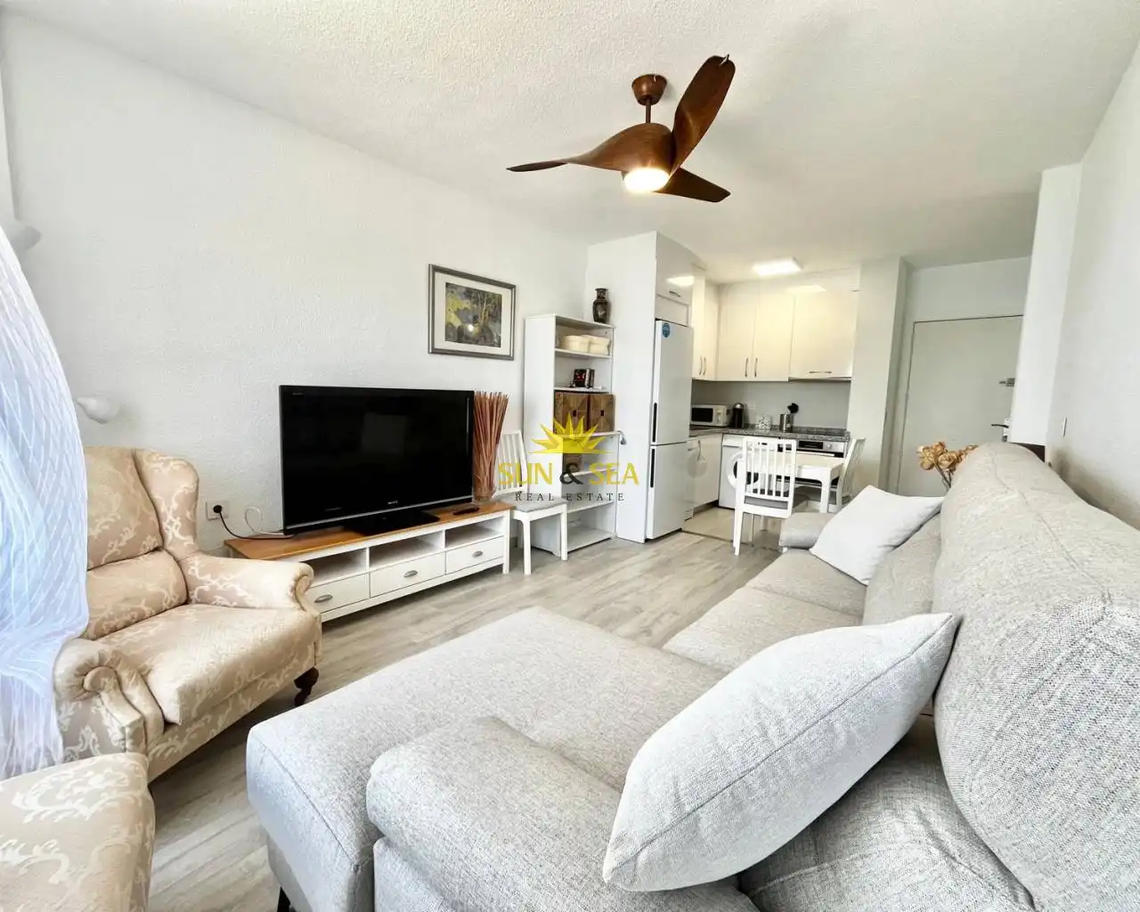 Sala d'estar de Apartament de lloguer en Torrevieja amb Calefacció, Moblat i Forn
