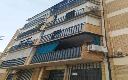 Vista exterior de Pis en venda en Dos Hermanas amb Terrassa