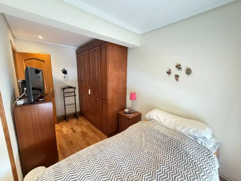 Bedroom of Flat for sale in Santander  with Heating, Private garden and Parquet flooring