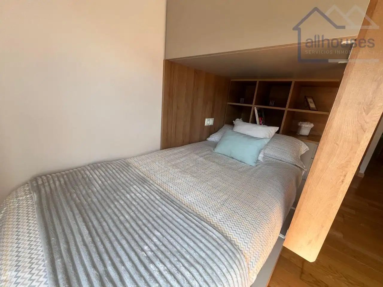 Habitación de Apartamento en venta en Vigo  con Calefacción, Piscina y Amueblado