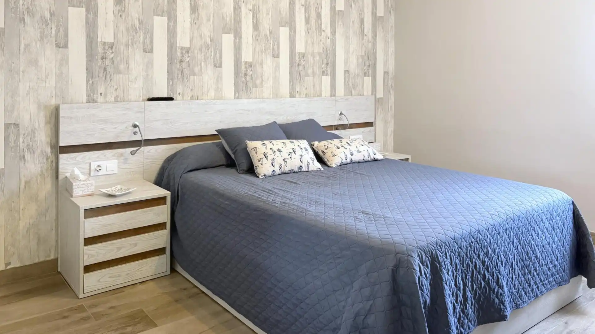 Habitación de Casa adosada en venta en Blanes con Calefacción, Terraza y Balcón