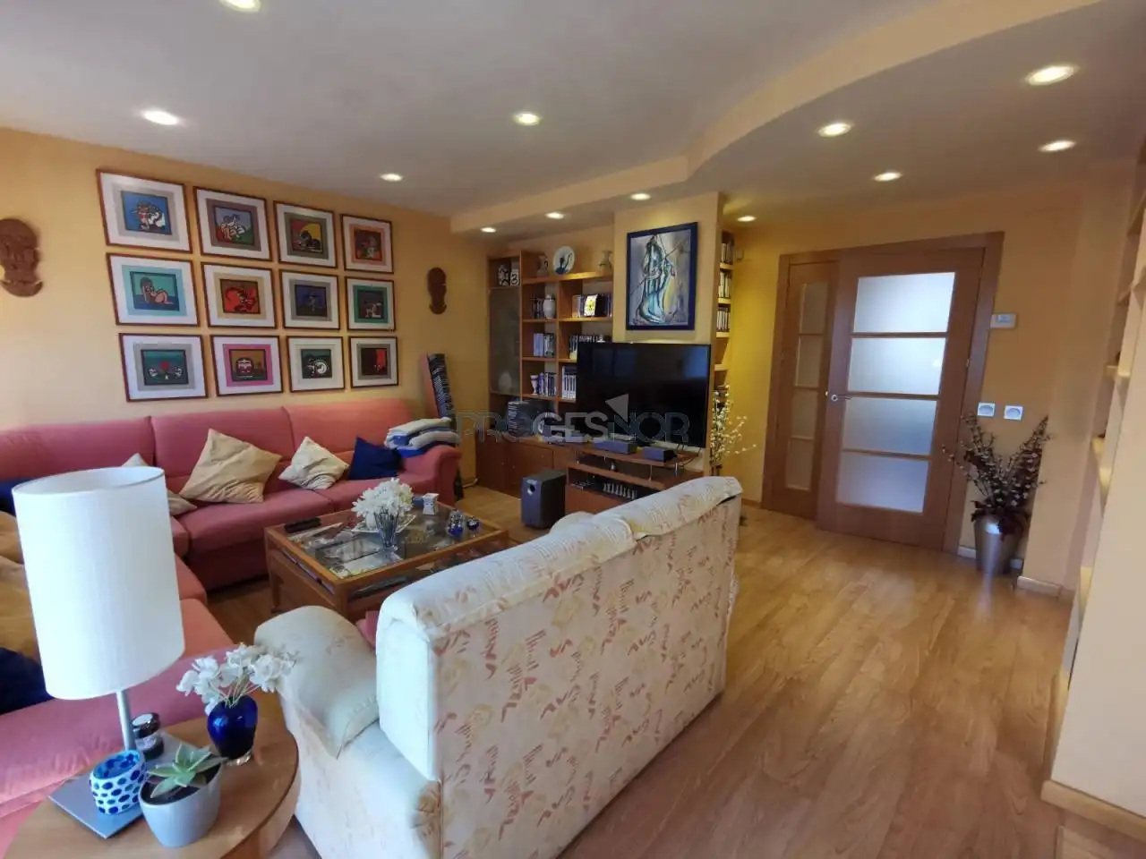 Sala de estar de Piso en venta en León Capital  con Calefacción, Trastero y Balcón
