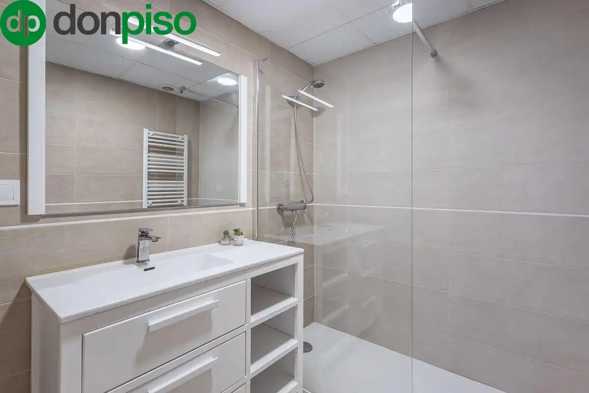 Baño de Casa adosada en venta en Armilla con Calefacción, Terraza y Amueblado