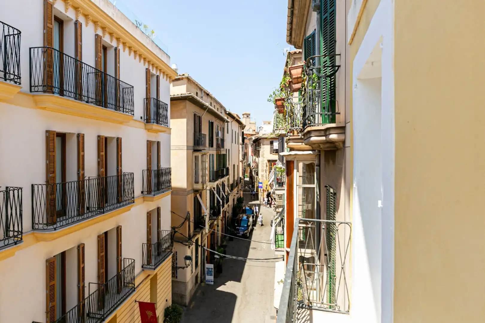 Außenansicht von Wohnungen zur Miete in  Palma de Mallorca mit Terrasse und Balkon