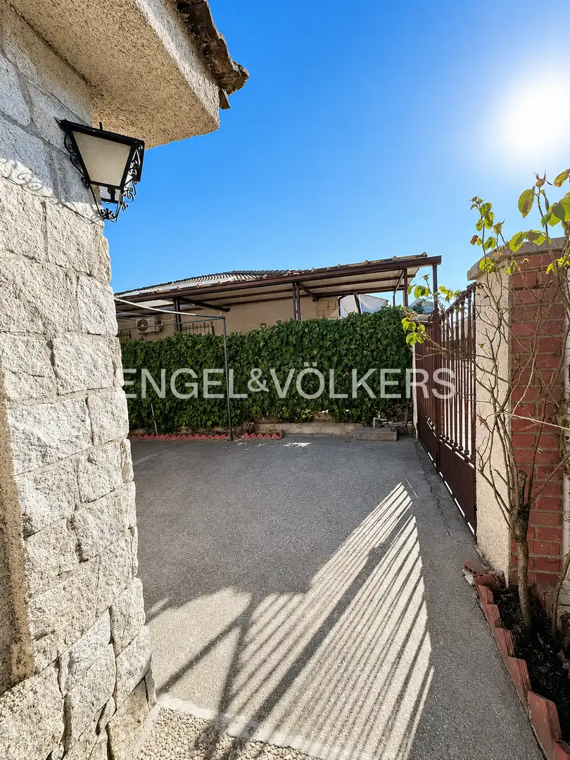 Terrassa de Casa adosada en venda en Calera y Chozas amb Aire condicionat, Calefacció i Jardí privat